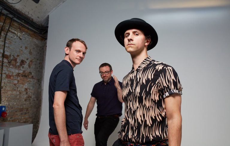 Maxïmo Park announce UK singles tour and share frenetic new