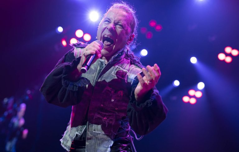 Bruce Dickinson wants Iron Maiden to “replace” him if he