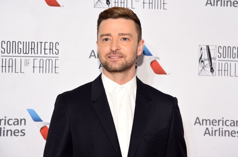 Justin Timberlake Issues a Much-Needed Apology for His Khakis in