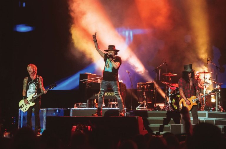 Guns N’ Roses Joined by Carrie Underwood for ‘Sweet Child